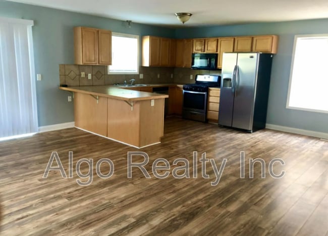 property at 1426 N Morgan Ave