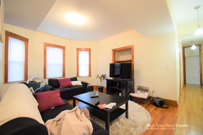 346 Faneuil St, Unit 3 in Boston, MA - Foto de edificio - Building Photo