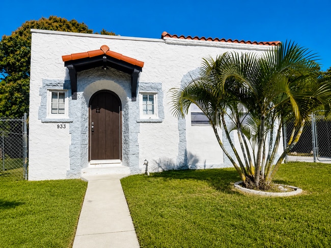 property at 933 37th St