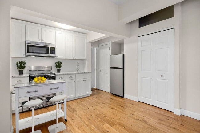 338 Marlborough St, Unit 23 in Boston, MA - Building Photo - Building Photo