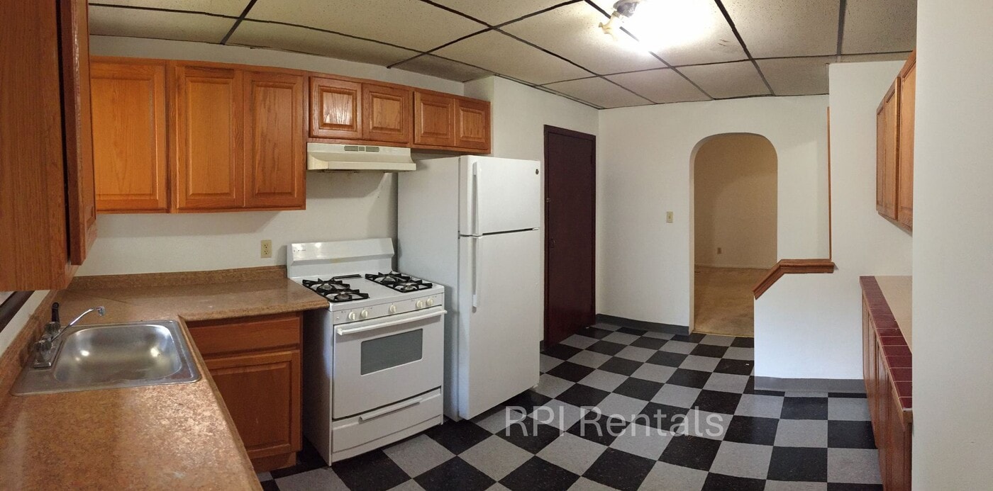 216 Lincoln Ave in Pittsburgh, PA - Building Photo