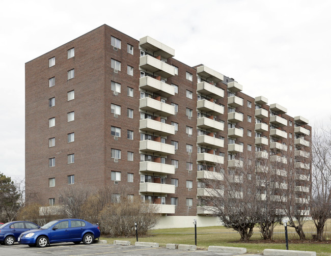 Cyrville Towers in Ottawa, ON - Building Photo - Building Photo