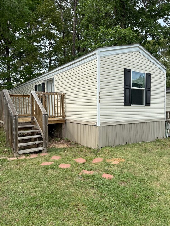 390 Hidden Oaks Dr in Pointblank, TX - Building Photo