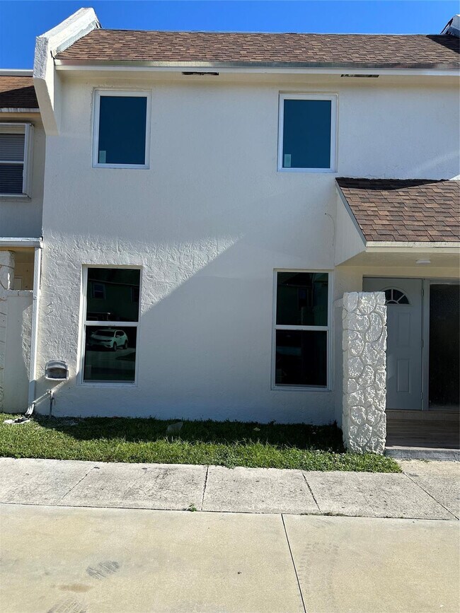 1353 Silverado in North Lauderdale, FL - Building Photo - Building Photo