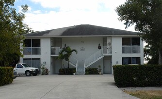 4241 Gulfstream Dr in Naples, FL - Building Photo