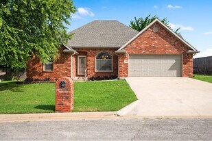 808 Herron St in Prairie Grove, AR - Building Photo