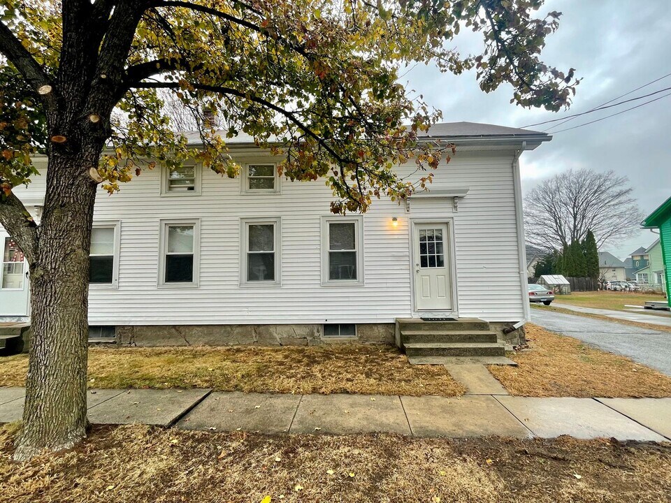 10-12 N A St-Unit -10 in Norwich, CT - Building Photo