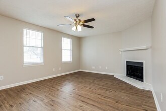 104 River Bend Rd in Hendersonville, TN - Foto de edificio - Building Photo