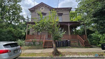241 Gilman Ave in Cincinnati, OH - Building Photo