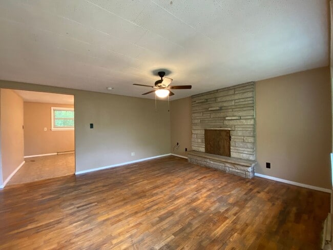 3274 E Moores Pike in Bloomington, IN - Building Photo - Building Photo