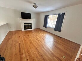 42 Tavern Rd in Groton, MA - Building Photo