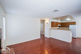 2755 Jennydiane Dr in Las Vegas, NV - Building Photo - Building Photo