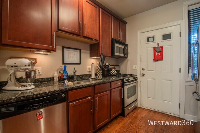 747 W Cornelia Ave in Chicago, IL - Building Photo - Building Photo