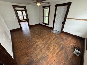 319 S Ashby Ave in Chanute, KS - Building Photo - Building Photo