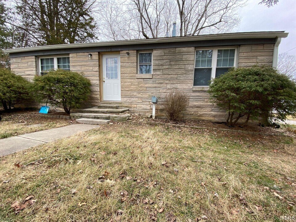 913 S Lincoln St in Bloomington, IN - Building Photo