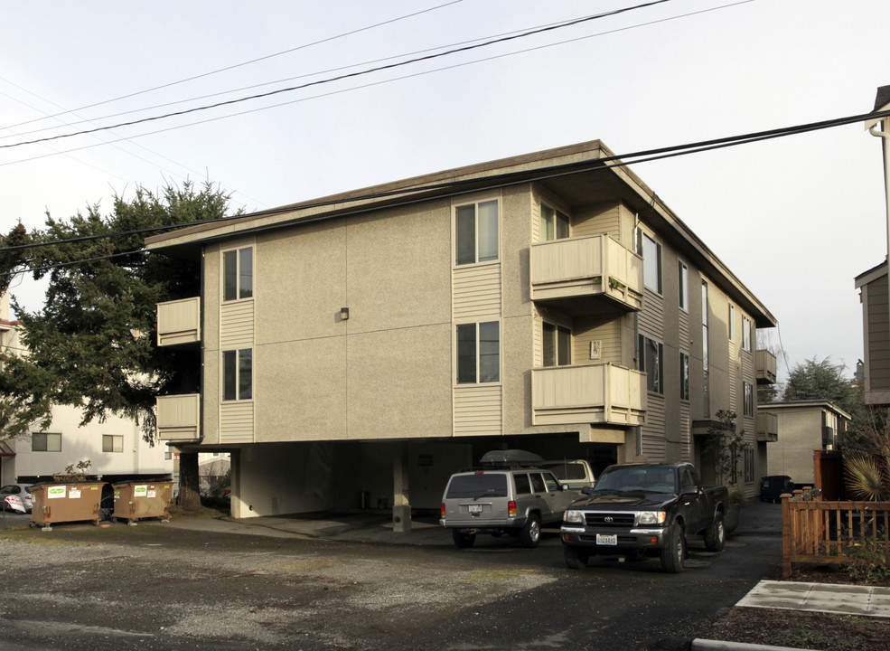 Birchwood West Apartments in Seattle, WA - Building Photo