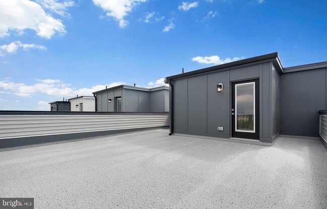 property at 43298 Farringdon Sq