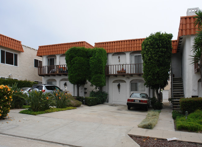 329-335 Rosemont St in La Jolla, CA - Building Photo - Building Photo