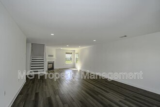 722 Overlook Rd in Lowell, NC - Building Photo - Building Photo