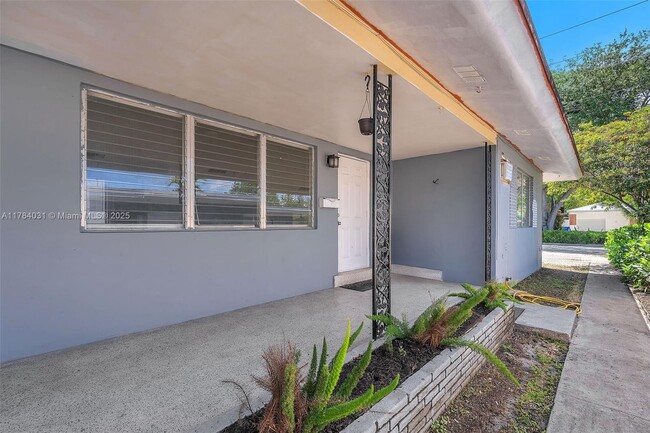 923 N 17th Ave in Hollywood, FL - Building Photo - Building Photo