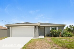 2512 54th St SW in Lehigh Acres, FL - Building Photo