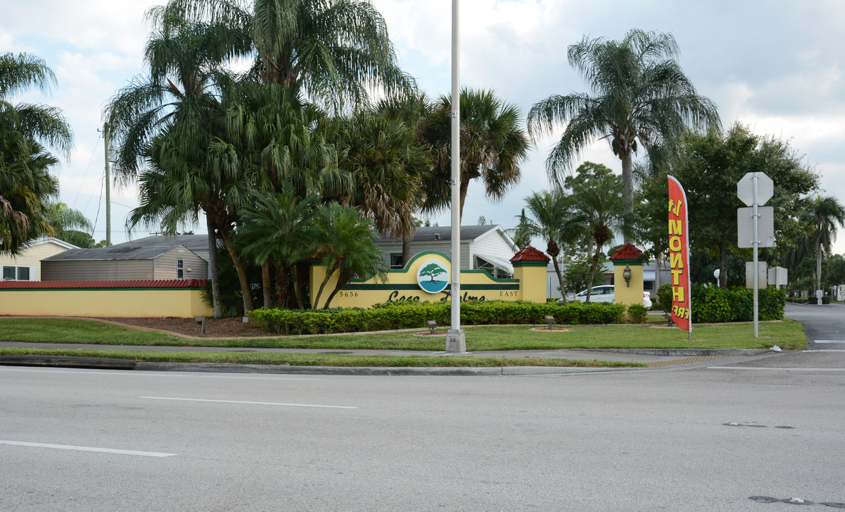 Lago Palma in Lake Worth, FL - Building Photo