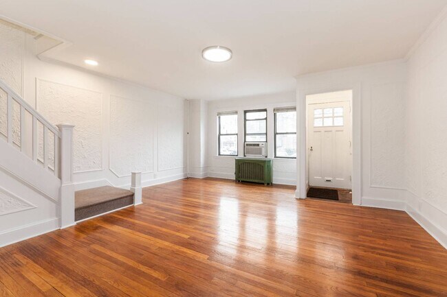 67-135-135 Burns St in Queens, NY - Building Photo - Building Photo