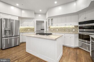 5804 Madaket Rd in Bethesda, MD - Building Photo - Building Photo