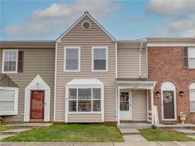 126 Whitewater Dr in Newport News, VA - Building Photo