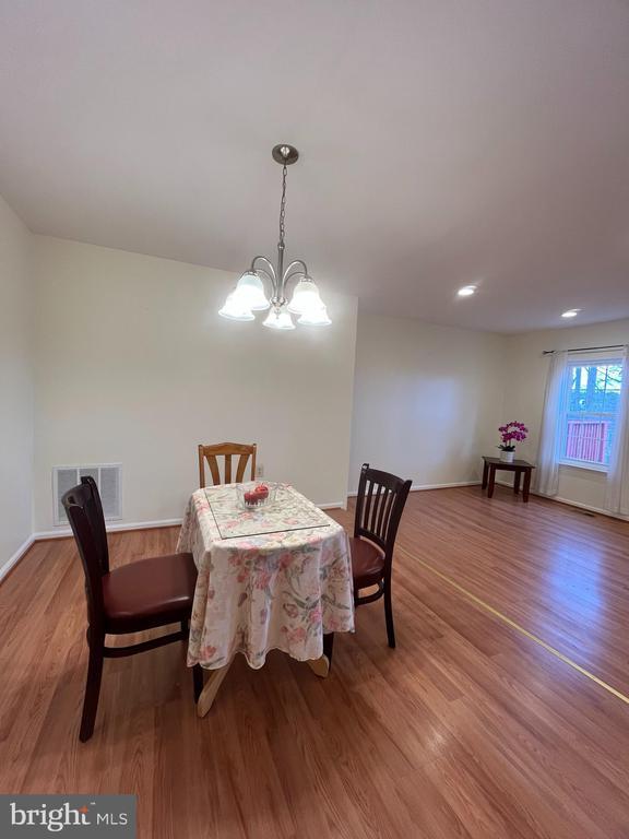 25 Cherry Bend Ct