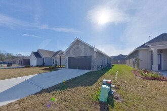 13968 Rosewell St in Denham Springs, LA - Building Photo - Building Photo