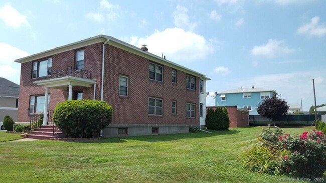 690 Highland Ave in Waterbury, CT - Building Photo - Building Photo