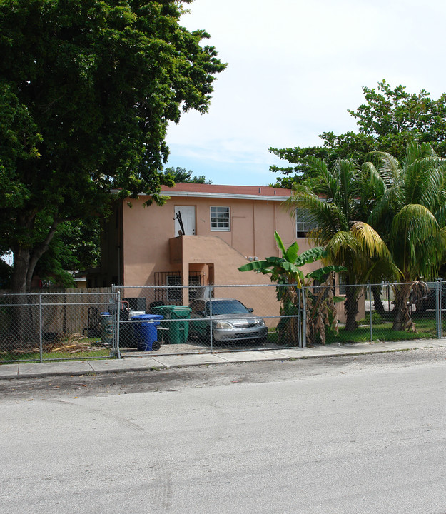 435 NW 94th St in Miami, FL - Building Photo