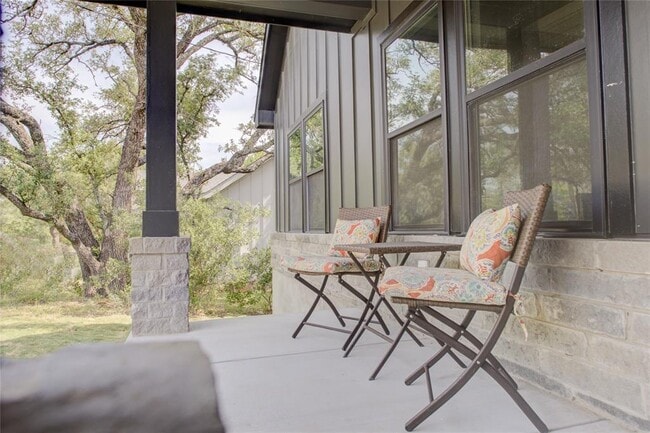 505 Chantilly Ln in Spicewood, TX - Building Photo - Building Photo