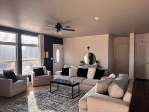 36 Calle Enrique in Santa Fe, NM - Foto de edificio - Building Photo