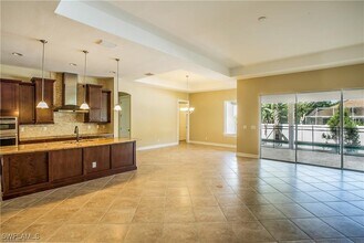321 Turnbury Way in Naples, FL - Foto de edificio - Building Photo