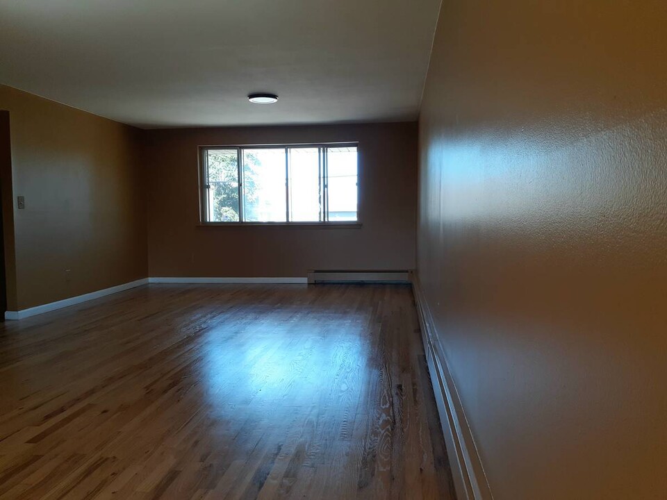 393 Central Ave in Bethpage, NY - Building Photo