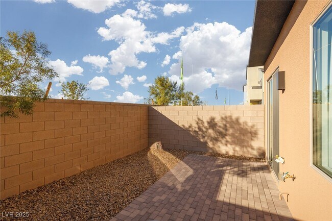 9735 Terra Cyn St in Las Vegas, NV - Building Photo - Building Photo