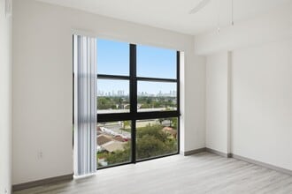 Brownsville Transit Village Phase V in Miami, FL - Foto de edificio - Building Photo