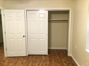 710 Elm Dr in Warsaw, MO - Building Photo - Building Photo