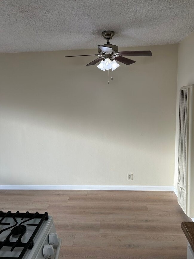 18550 Prairie St in Los Angeles, CA - Building Photo - Building Photo