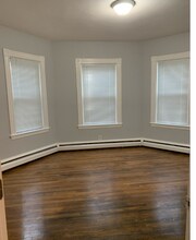 8 Otis St, Unit 2 in Somerville, MA - Foto de edificio - Building Photo