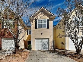 7020 Biltmore Trce in Lithonia, GA - Building Photo