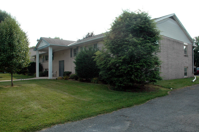 841 Londonderry Blvd in Palmyra, PA - Foto de edificio - Building Photo