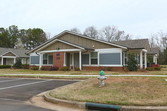 North Grove Apartments in Athens, GA - Building Photo - Building Photo