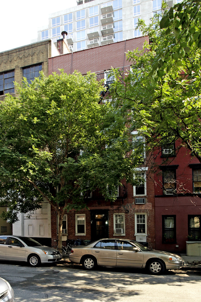 335 E 22nd St in New York, NY - Foto de edificio - Building Photo