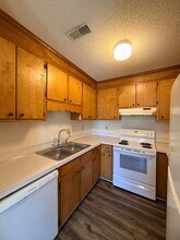 Ivy Court Apartments in Greenville, NC - Building Photo - Interior Photo