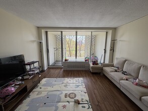 33 Pond Ave, Unit 521 in Brookline, MA - Building Photo - Building Photo