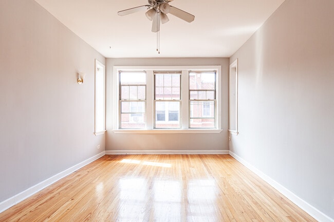 540 W Aldine Ave, Unit 3 in Chicago, IL - Foto de edificio - Building Photo