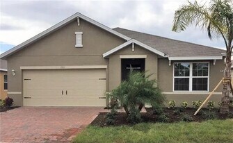 8945 Mondial Court in Venice, FL - Building Photo